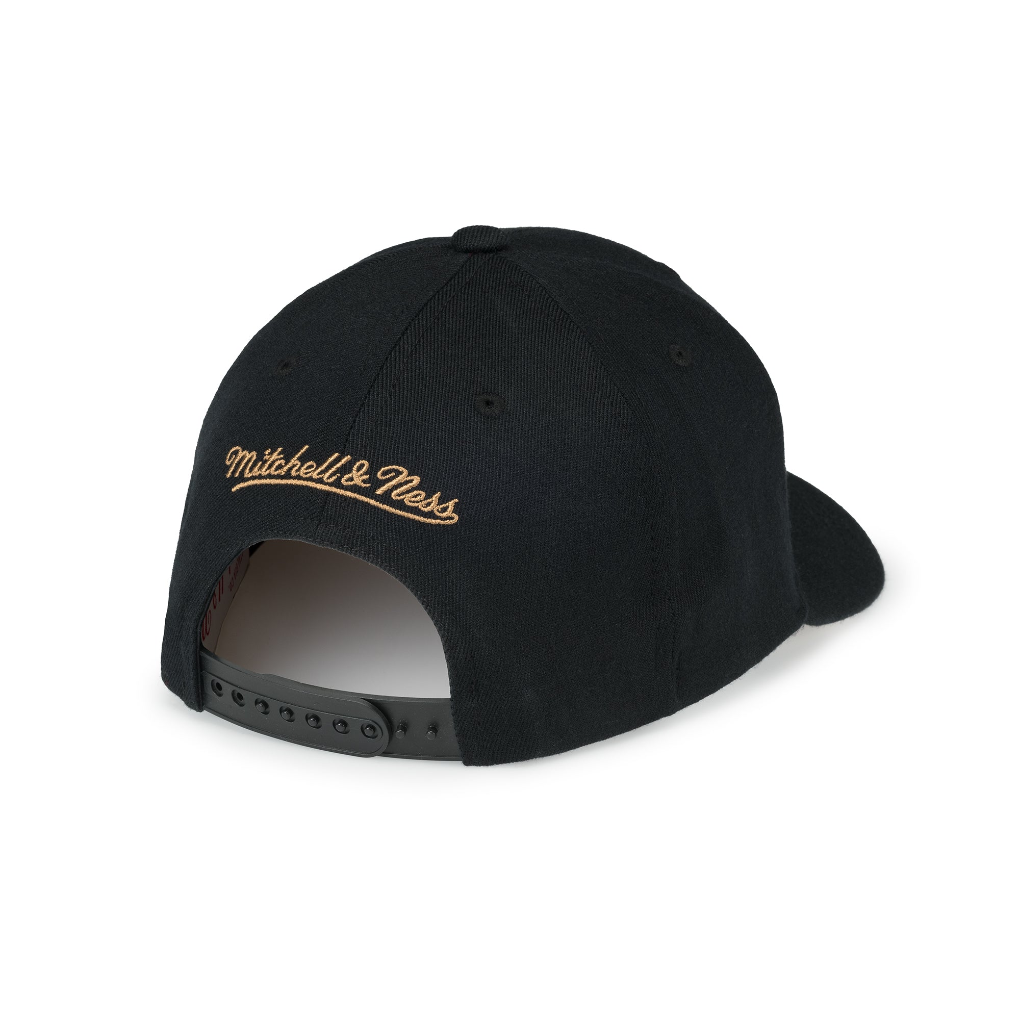 Mitchell & Ness - Leather Logo Snapback - Milwaukee Bucks - Black - Headz Up 