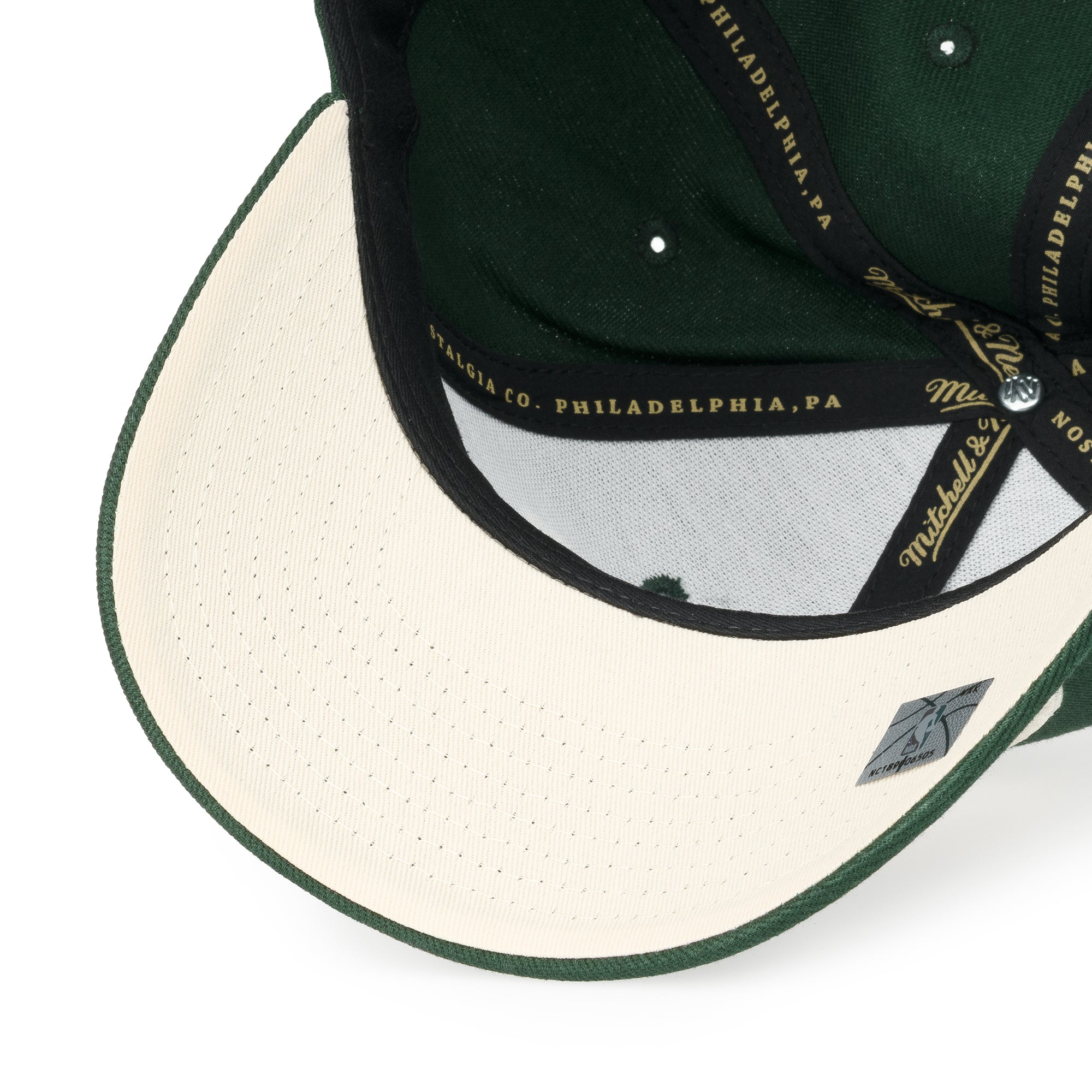 Mitchell & Ness - Green/Cream Pro Crown Snapback - Chicago Bulls - Green - Headz Up 