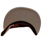 Ny Era 59FIFTY cap med New York Yankees logo i krom, maroon og pink farver, fra World Series 1999 samling.