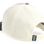 Von Dutch trucker cap med oval badge, skjold-design i brun, navy og beige, afslappet tilbehør med justerbar snapback.