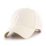 '47 New York Yankees MVP snapback baseball cap i naturlig farve med frontlogo og justerbart bælteluk.