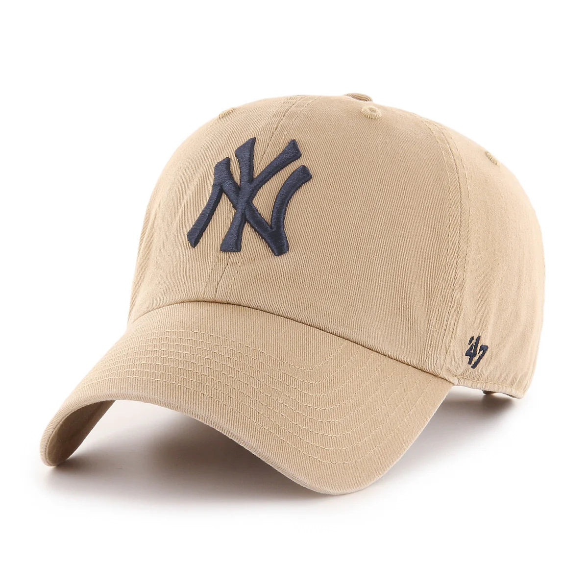 '47 New York Yankees MLB Cap i khaki og navy med justerbar rem, afslappet baseballstil, synlig med logo på forsiden.