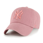 '47 New York Yankees baseball cap i mauve, justerbar med tydeligt Yankees-logo og MLB-design, afslappet sportstil