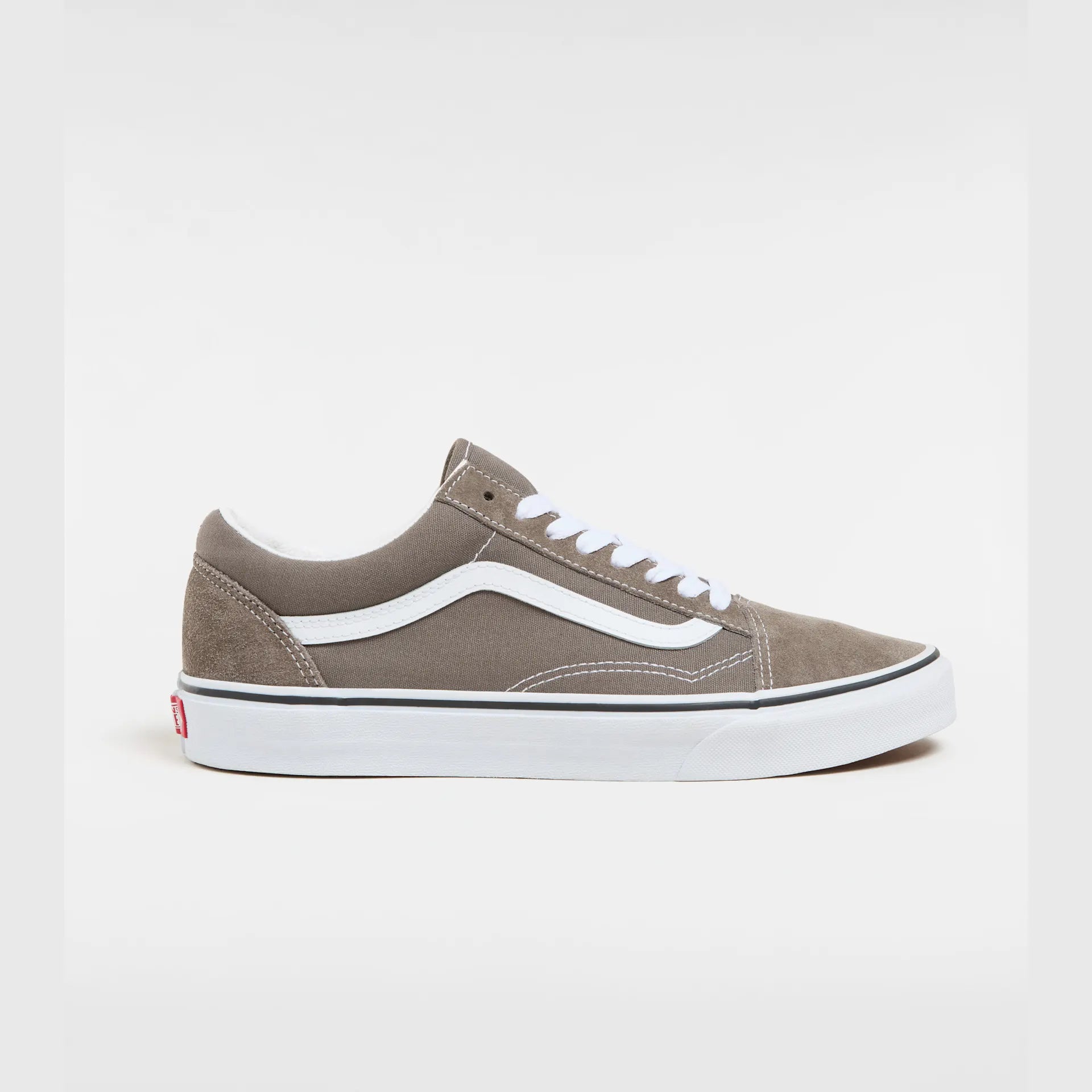 VANS Old Skool sko med bungee snørebånd, klassisk skodesign i lær og stof, sort med hvide detaljer, casual fodtøj