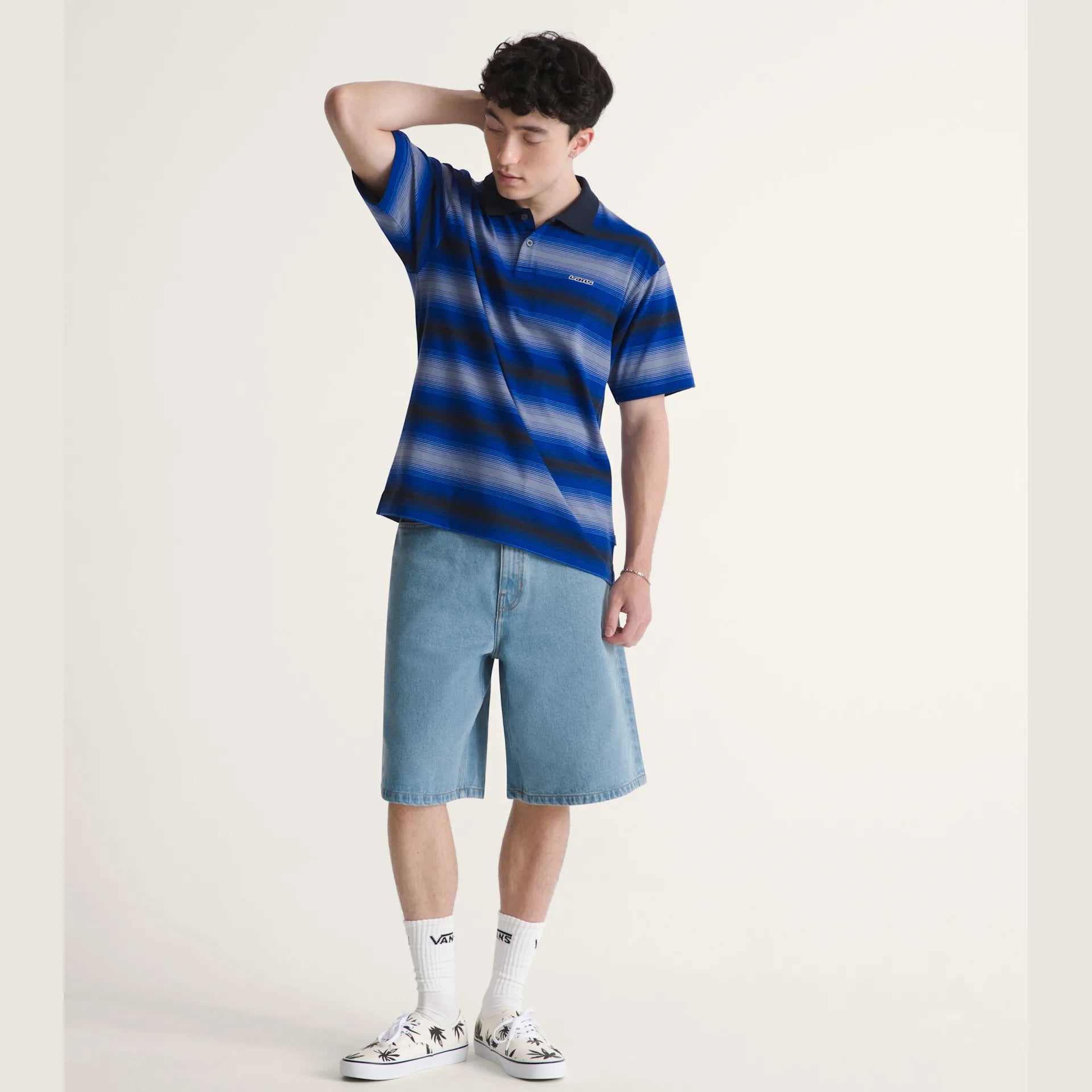 VANS Check-5 baggy denim shorts i stone wash og blå, slidte jeans med løse pasform og klassisk denim-stil.