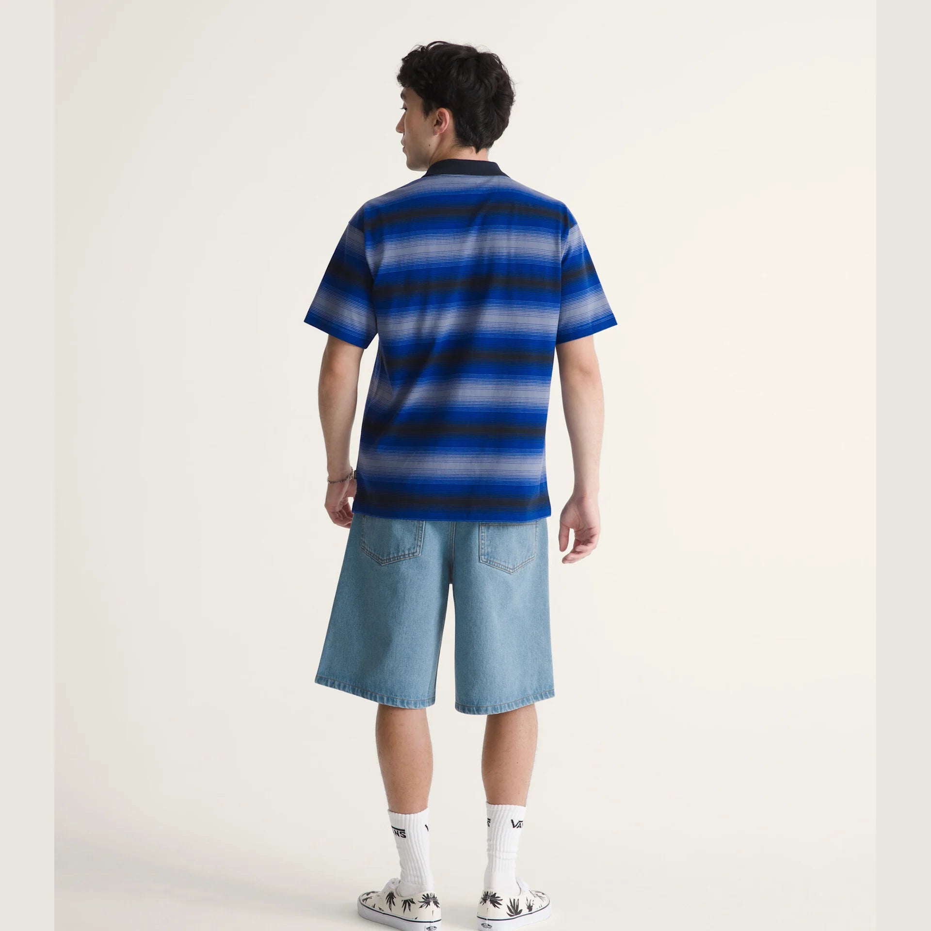 VANS check-5 baggy denim shorts i stenvasket blå farve med løse pasform og klassisk denim look.