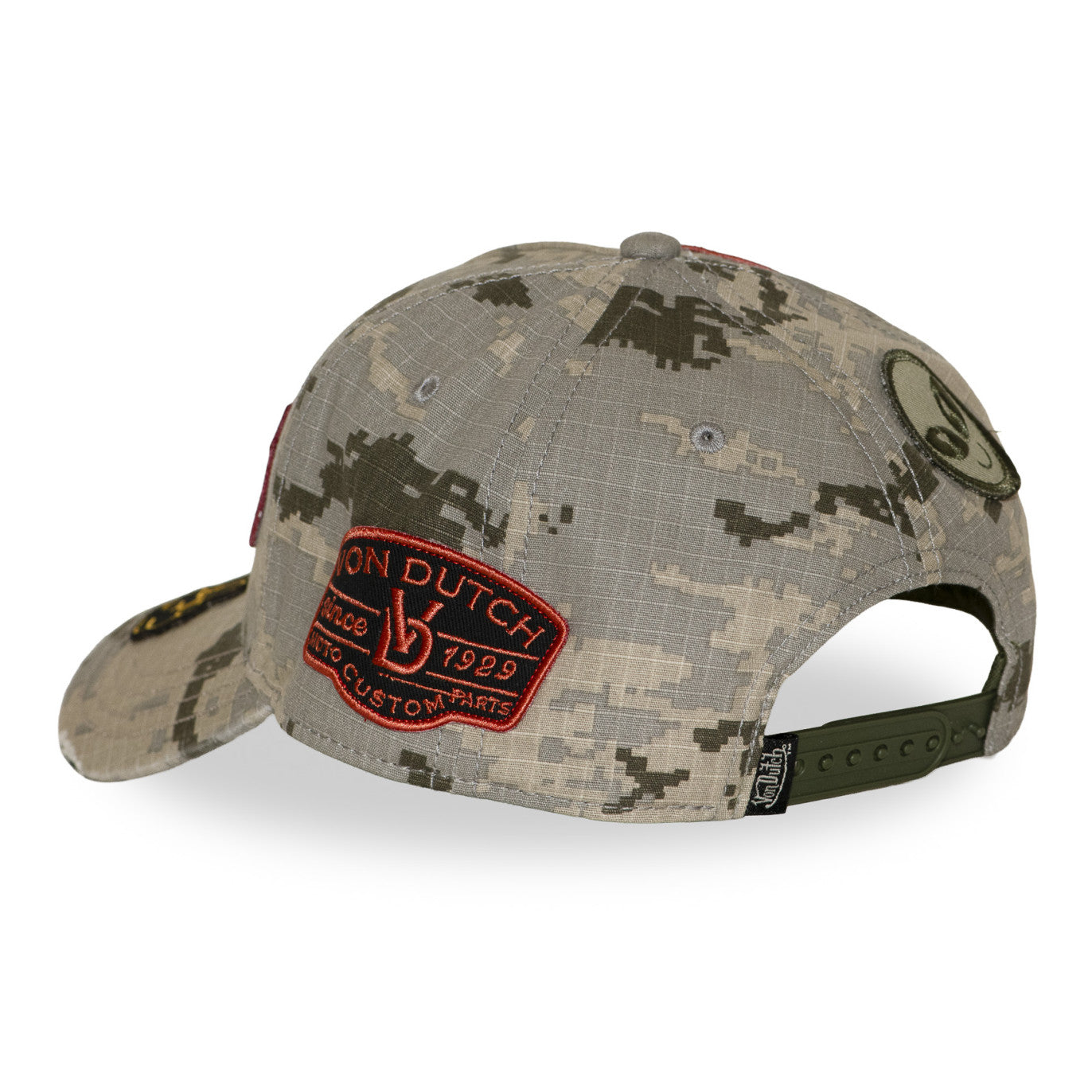 Von Dutch A-Frame cap i sand camo med oval patch, afslappet baseballstil med logo-emballage.
