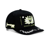 DEUS Sacred Crest cap i sort med broderet logo foran