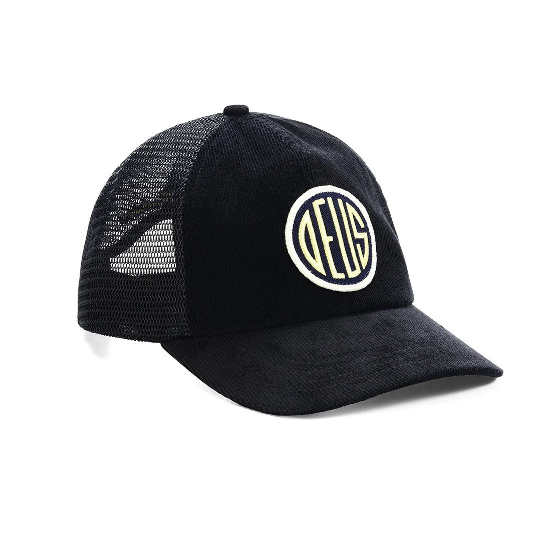 DEUS Pill Cord Trucker-cap i sort med neonfarvet broderi foran