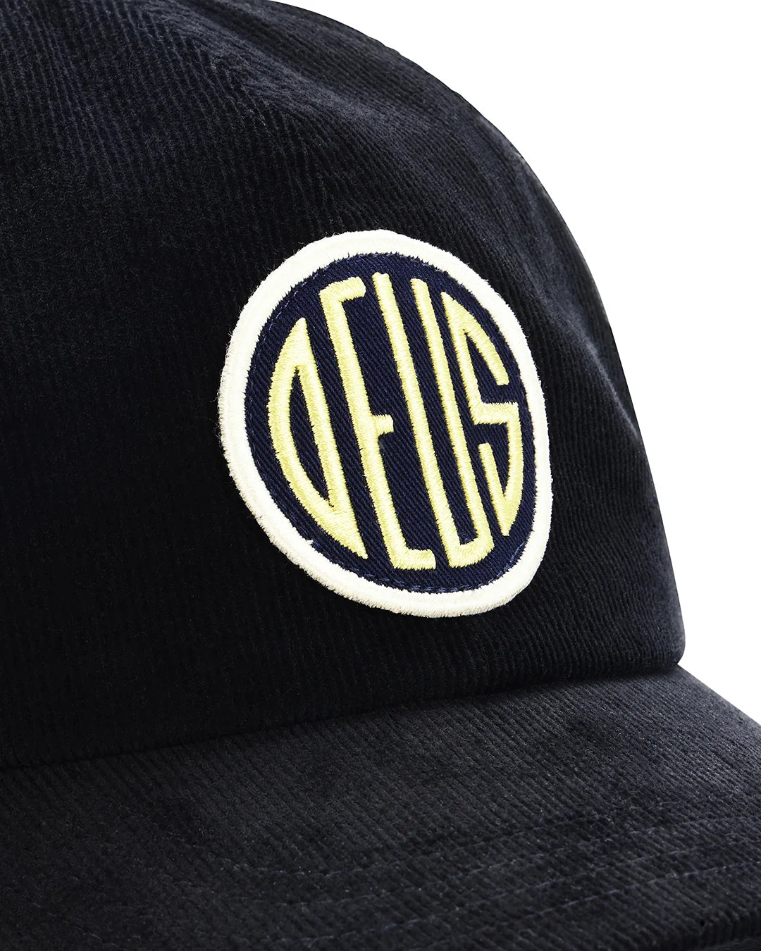 DEUS Pill Cord Trucker cap i sort med neonfarvet logo og netpanel relaterede corddetaljer