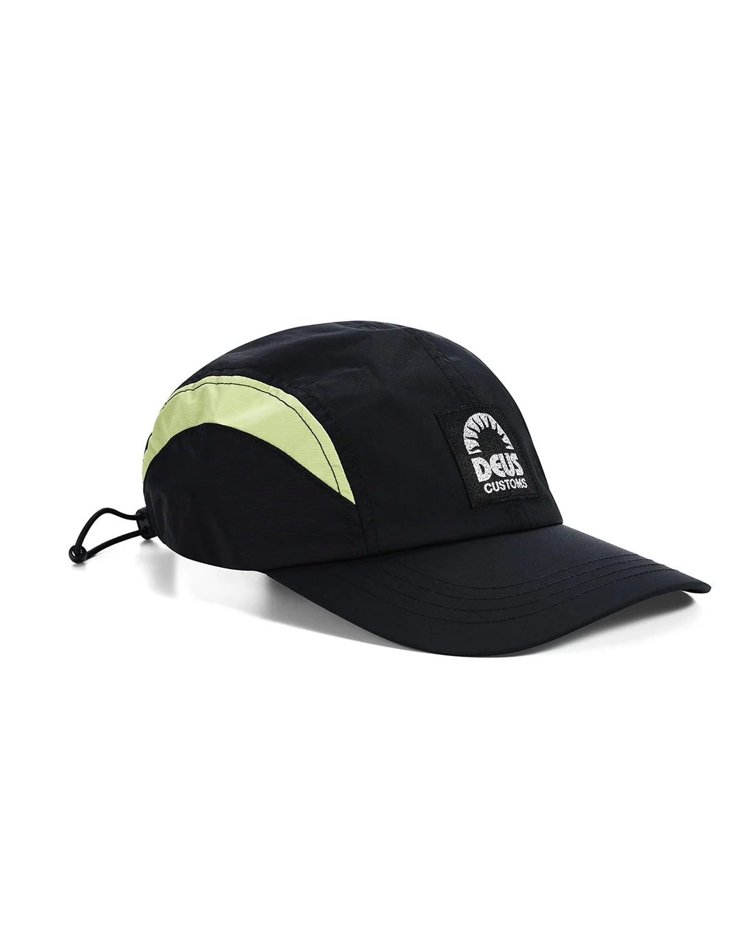 DEUS Master Stroke 4 Panel Cap i sort med broderet logo foran