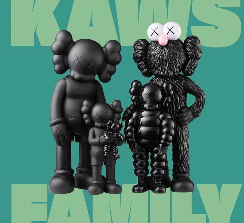Illustration fra KAWS Family-bog, visende karakterer med farverige detaljer i en kunstnerisk bogside.