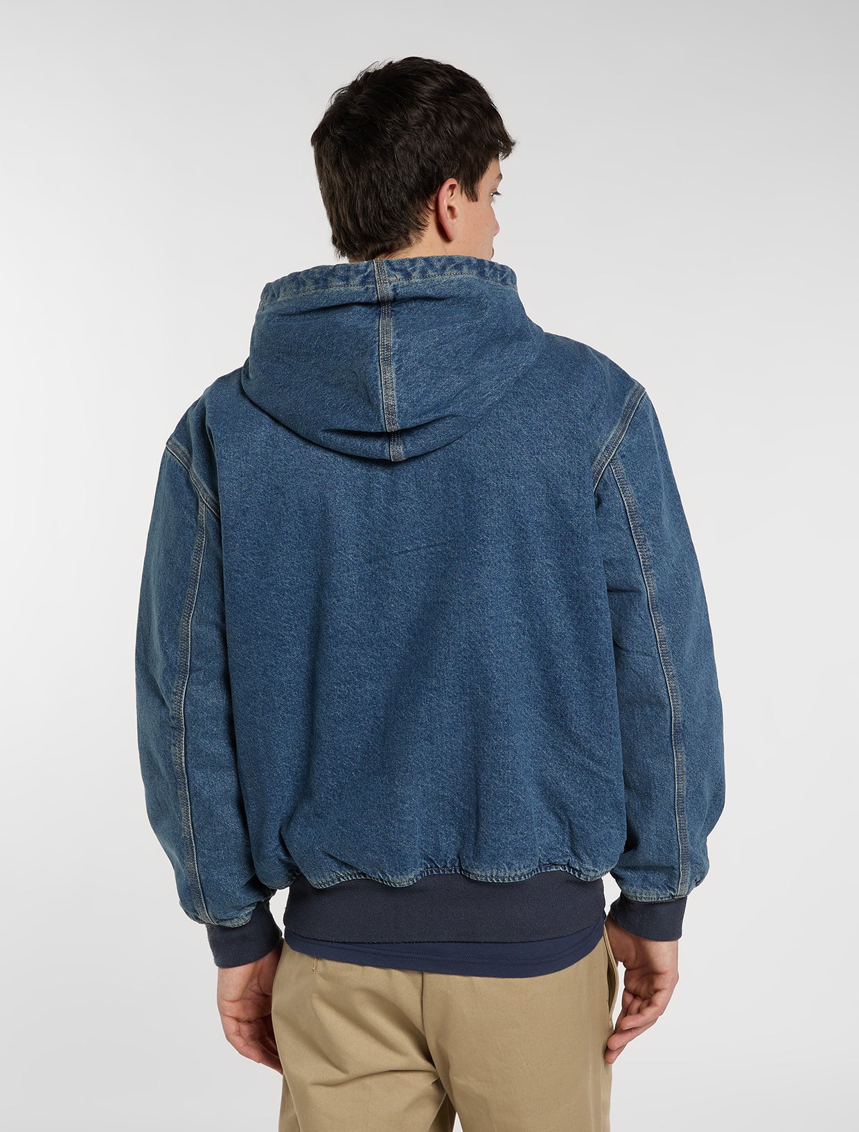 Dickies Hilham foret jakke i denim med for, hætte og blå vask, vises med detaljeret tekstur og lynlås.