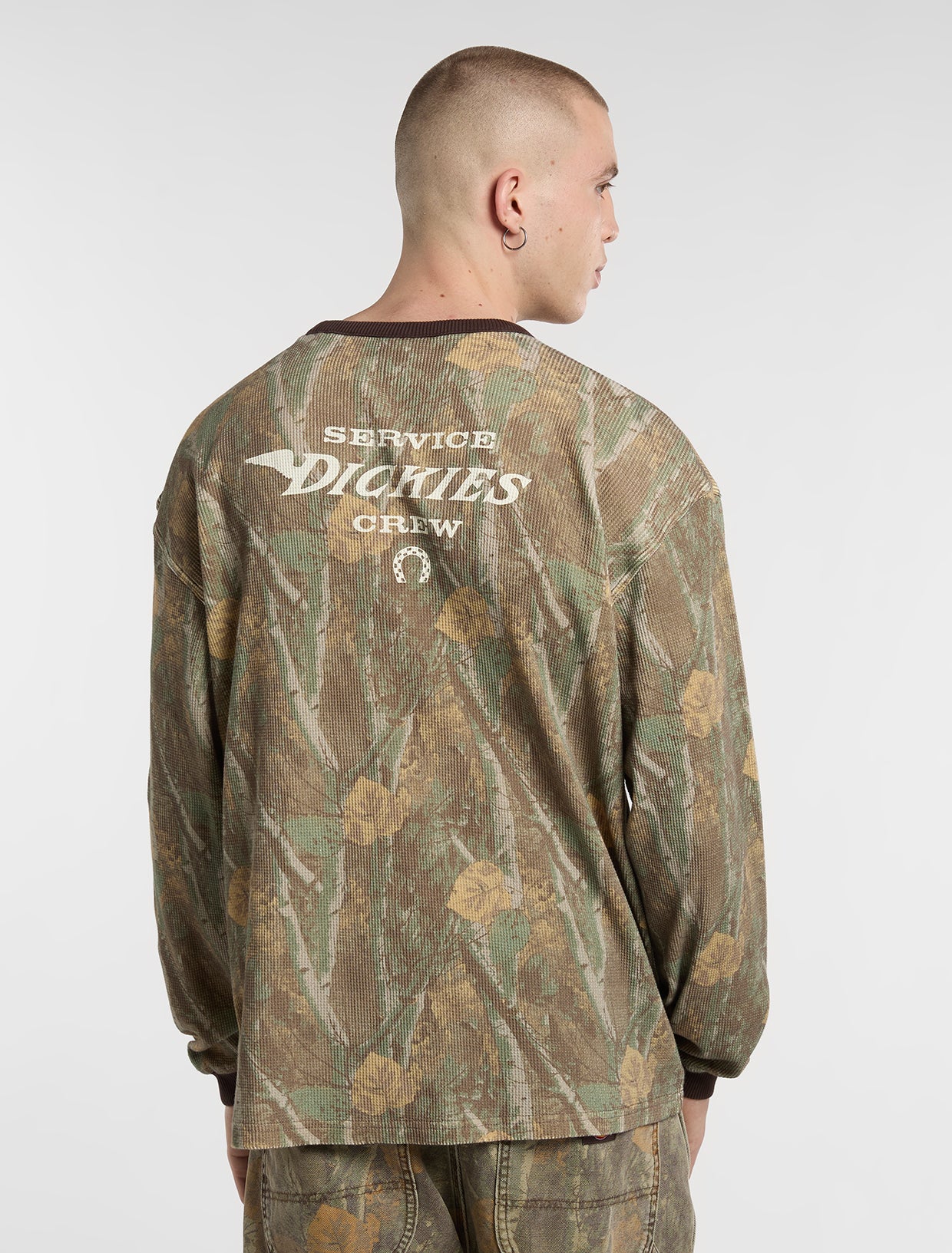Dickies Bradenton Waffle LS T-shirt i camouflage med langærmet design, blød bomuldskvalitet og afslappet pasform.