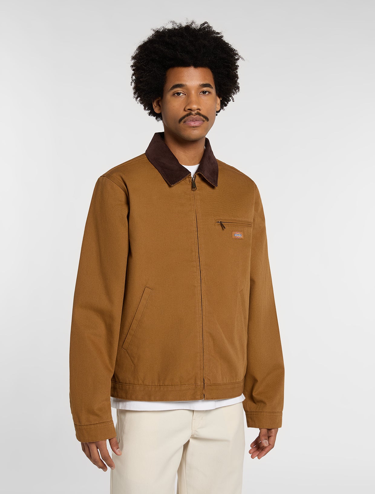Brun Dickies 758 duckjakke med foring og lommer, slidstærkt arbejdsjakke i slidstærkt materiale.