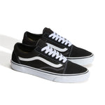 Sort og hvid VANS Old Skool sko med lave snit og klassisk design, vist fra siden.