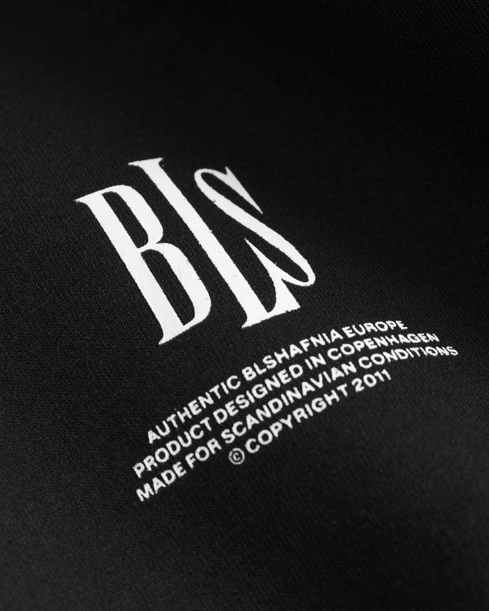 Sort BLS Edwin Zip Hoodie hættetrøje med lynlås og hætte, blødt stof og logo-tryk foran.