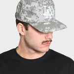 Lau Lau baseballkasket i gråt digi camo med justerbart bånd, afslappet og stilfuldt til hverdagsbrug.