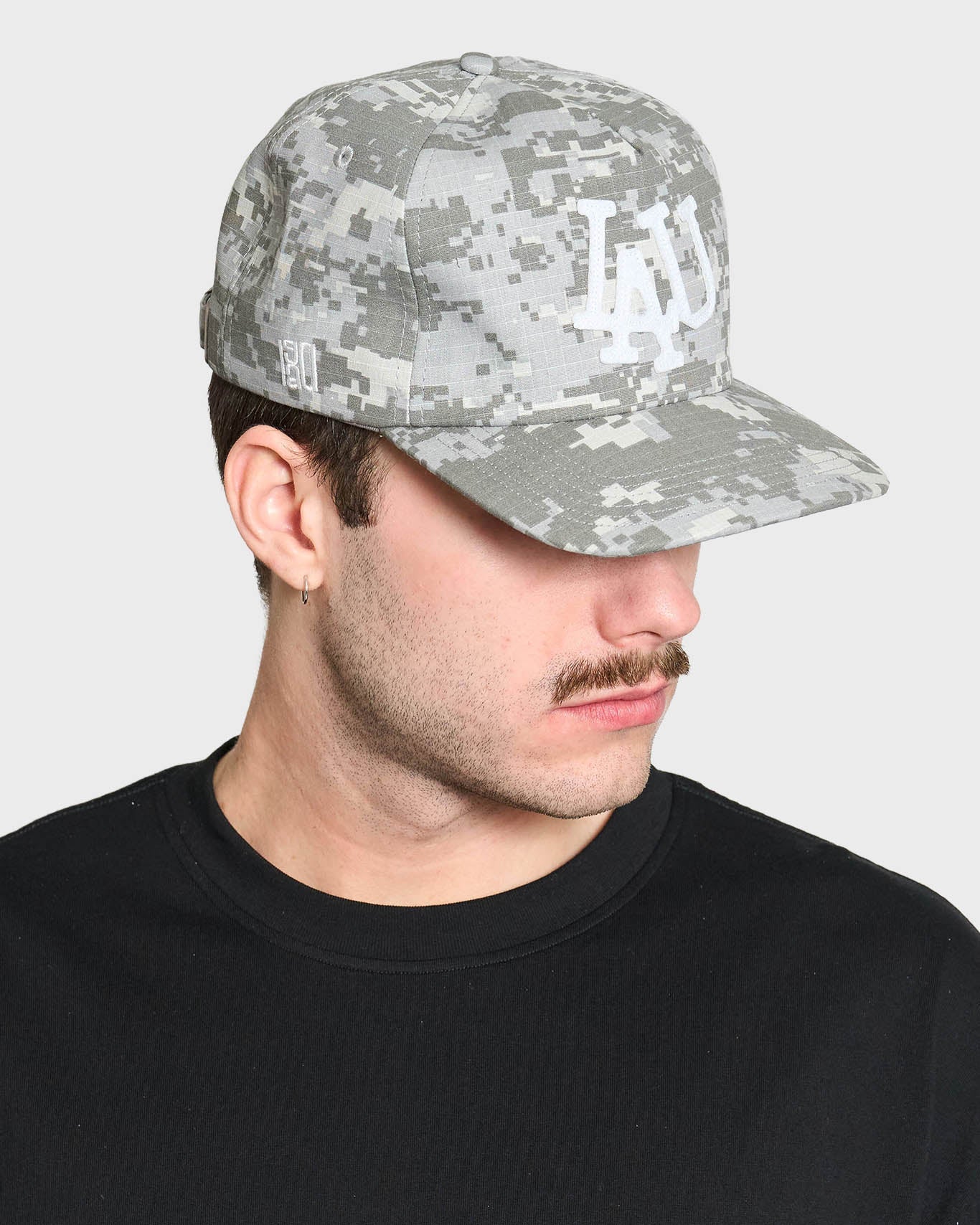 Lau Lau baseballkasket i gråt digi camo med justerbart bånd, afslappet og stilfuldt til hverdagsbrug.