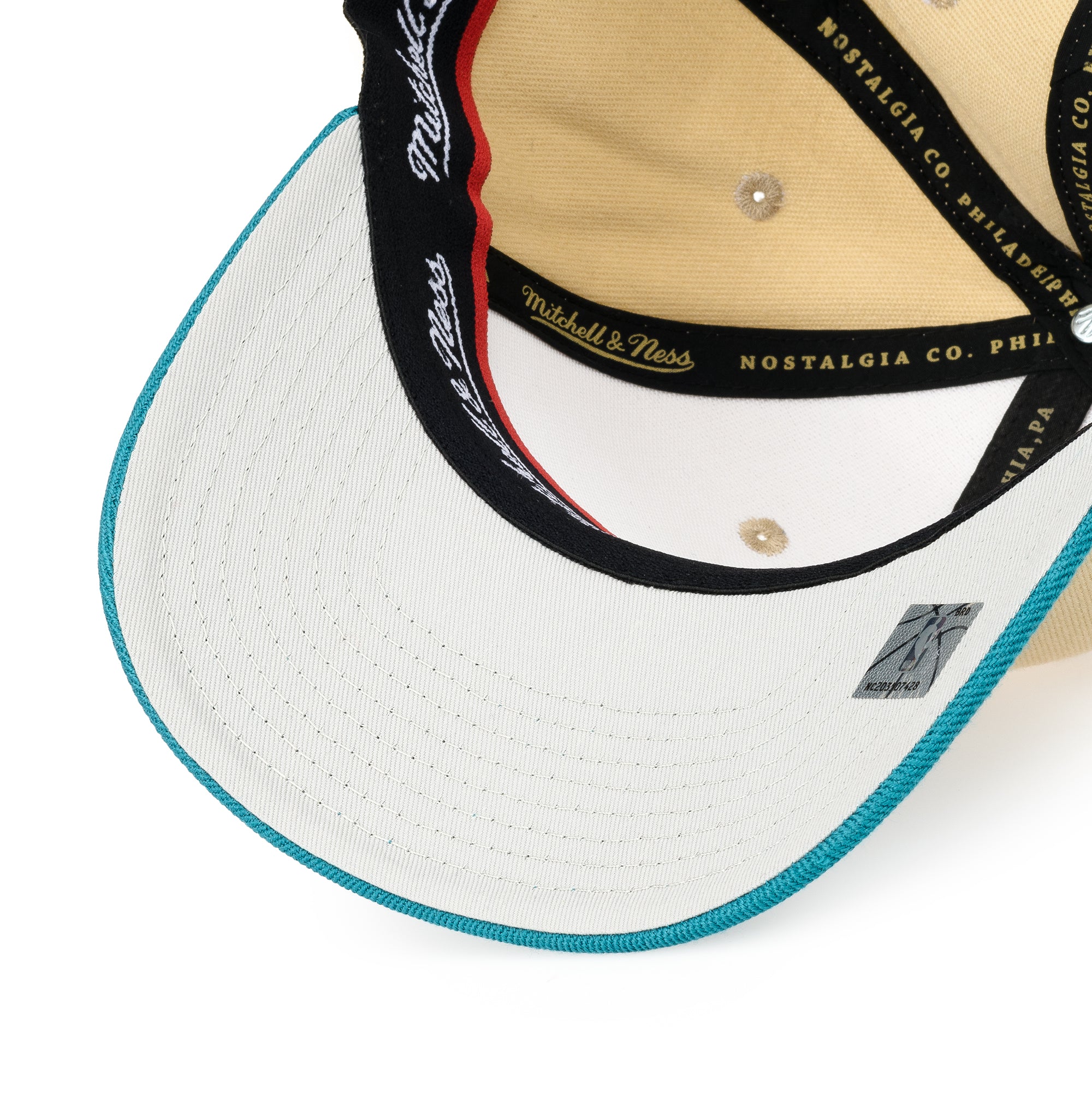 Mitchell & Ness - First Letter Classic Red Snapback - Chicago Bulls - Sand - Headz Up 