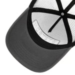 Stetson Gasoline Trucker Cap i grå og sort med justerbar rem og klassisk trucker-stil, set foran.