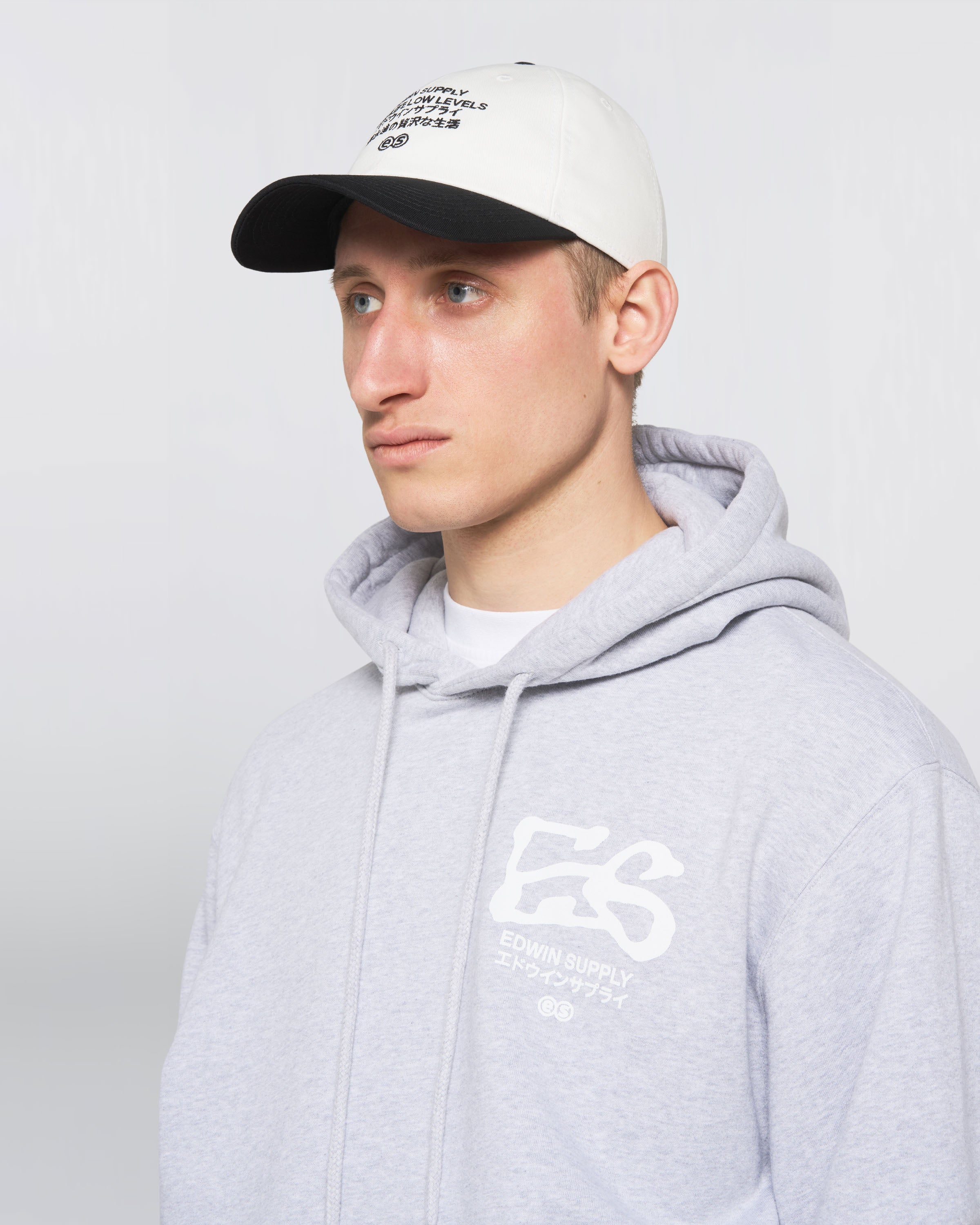 EDWIN Sapurai 6-panel cap i hvid og sort med buet skygge