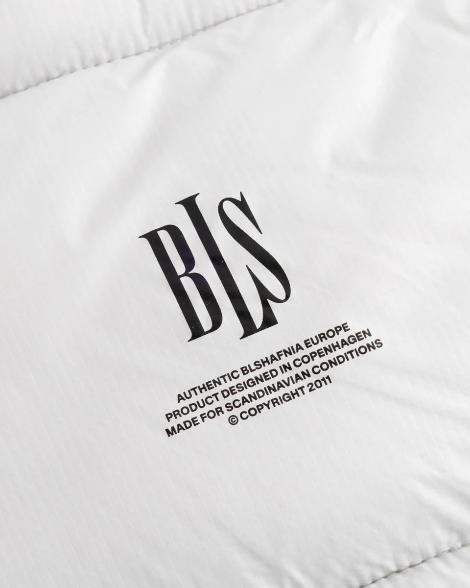 BLS Samurai Jacket i hvid med japansk inspireret design viste forfra