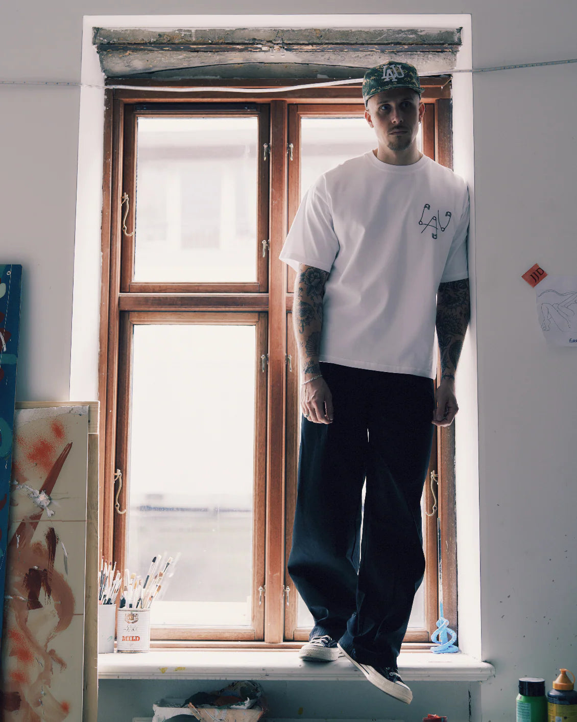 Hvid Lau Lau T-shirt med loop waffle LS design, afslappet og stilfuld, vist på model.