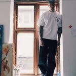 Hvid Lau Lau T-shirt med loop waffle LS design, afslappet og stilfuld, vist på model.