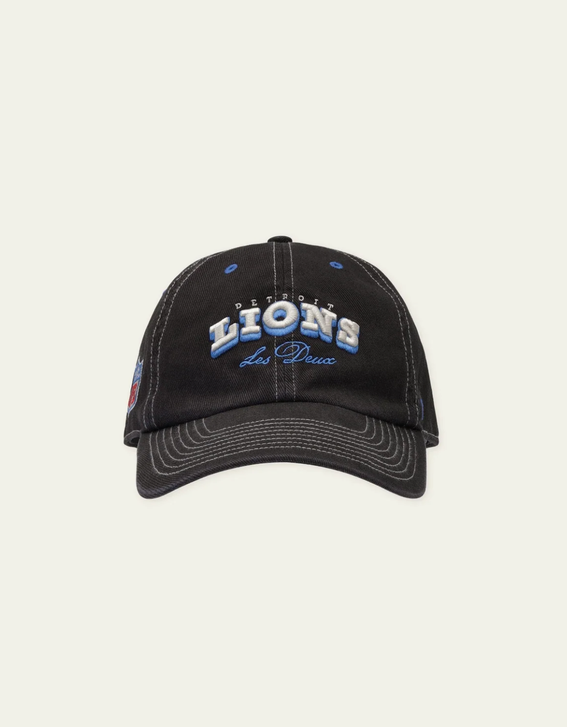 LES DEUX sort kasket med LD X NFL Wordmark og kontrastsyninger