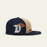 LES DEUX LD X NFL cap i mørk navyblå denim med paneldesign og sidehit-emblem