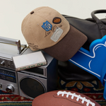 LES DEUX LD X NFL Suede Contrast Visor kasket i sand med kontrastfarvet skygge