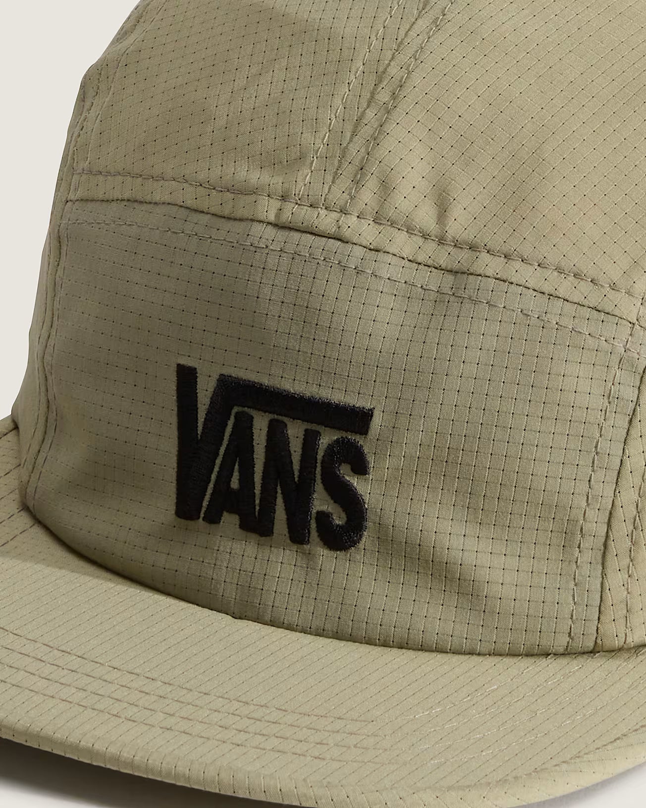 VANS stretch logo cap i blød sage farve med VANS logo foran, afslappet og stilfuld til hverdagsbrug.