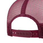Stetson Great Plains trucker cap i khaki, brun og rød med mesh-ryg og justerbar rem foran.
