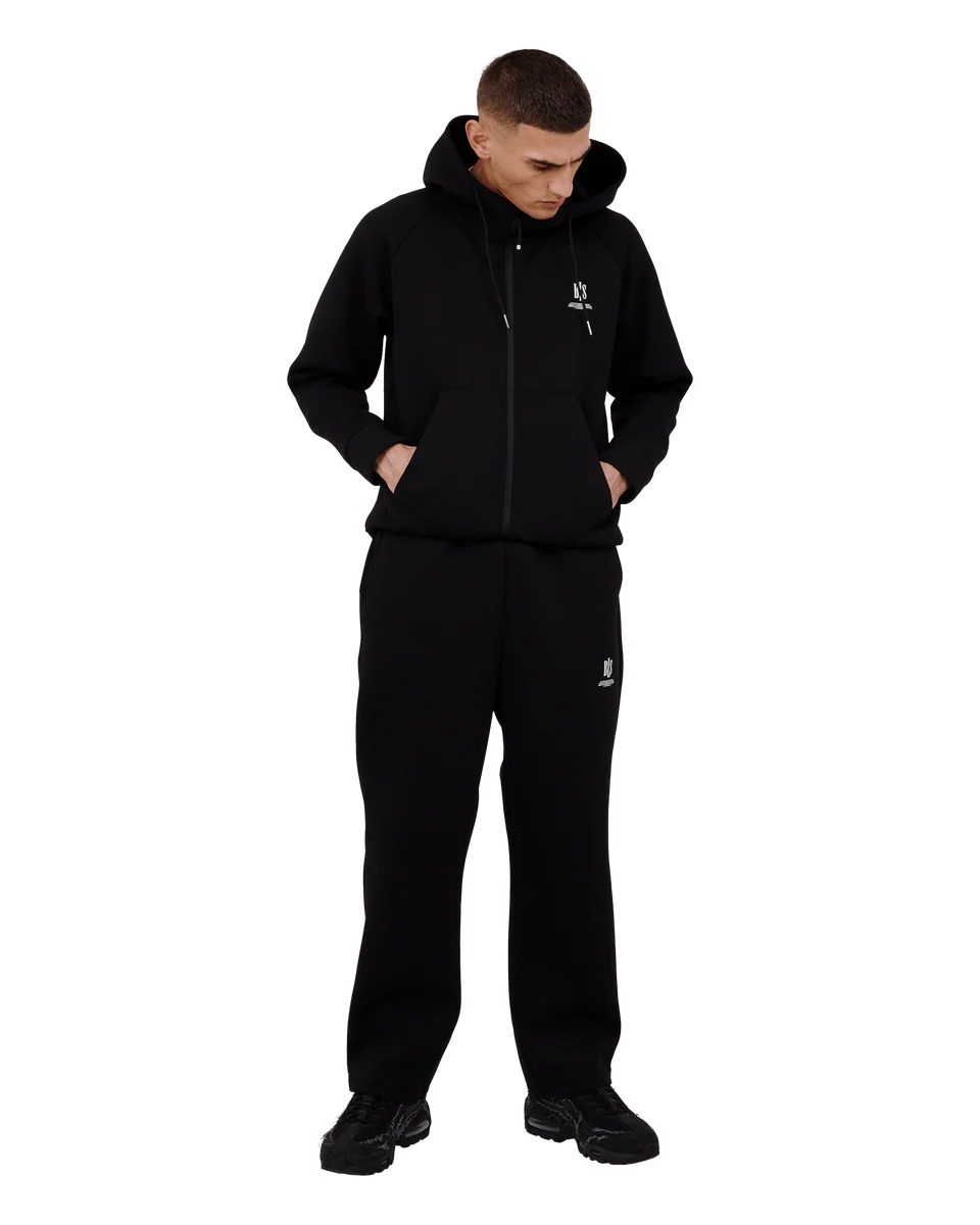 Sort BLS Edwin Zip Hoodie med lynlås og hætte, lavet af blødt materiale, vist på billedet.