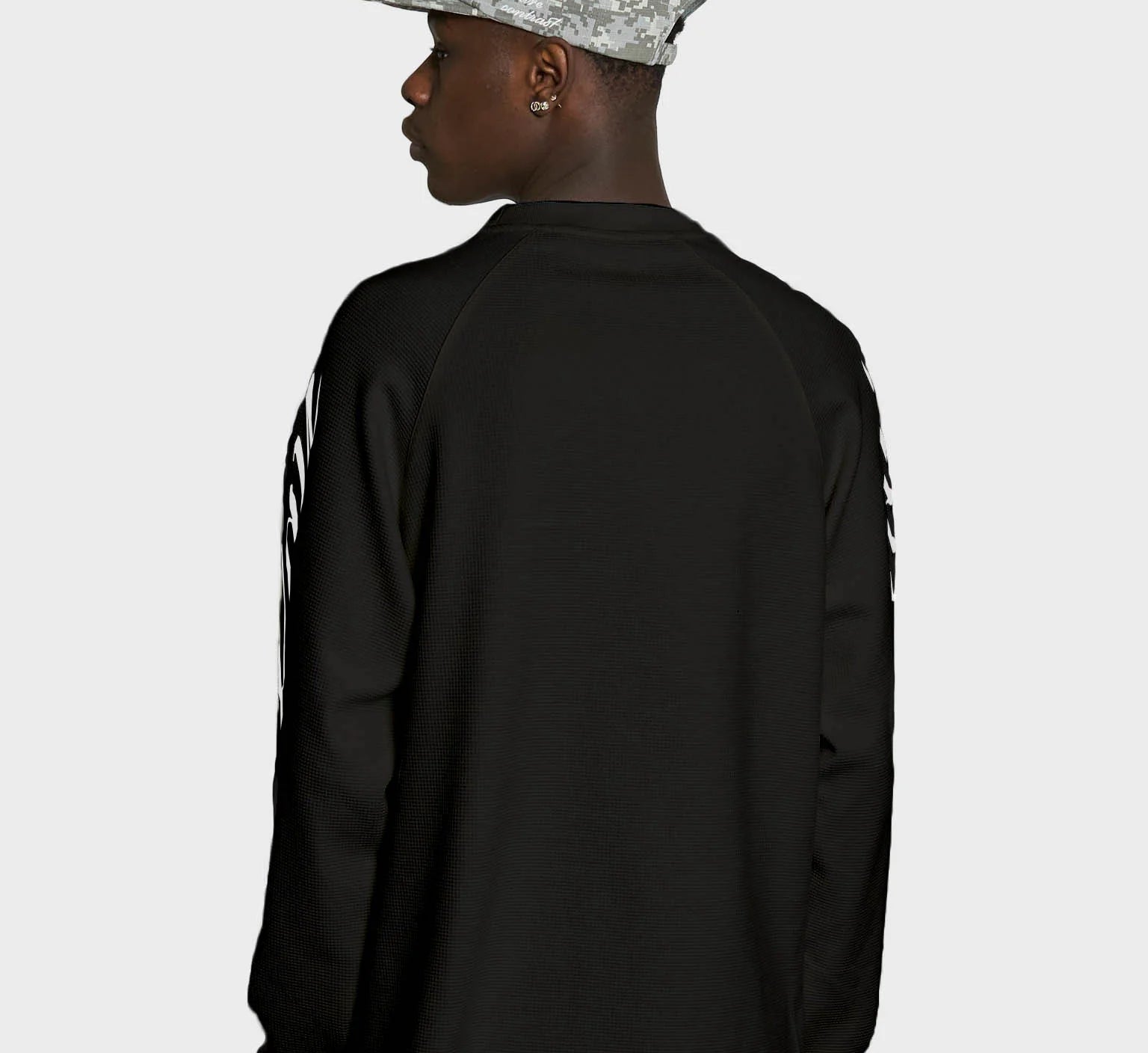 Sort Lau Lau T-shirt med "Loop Waffle LS Tee" print, langærmet casual tøj i blødt materiale.