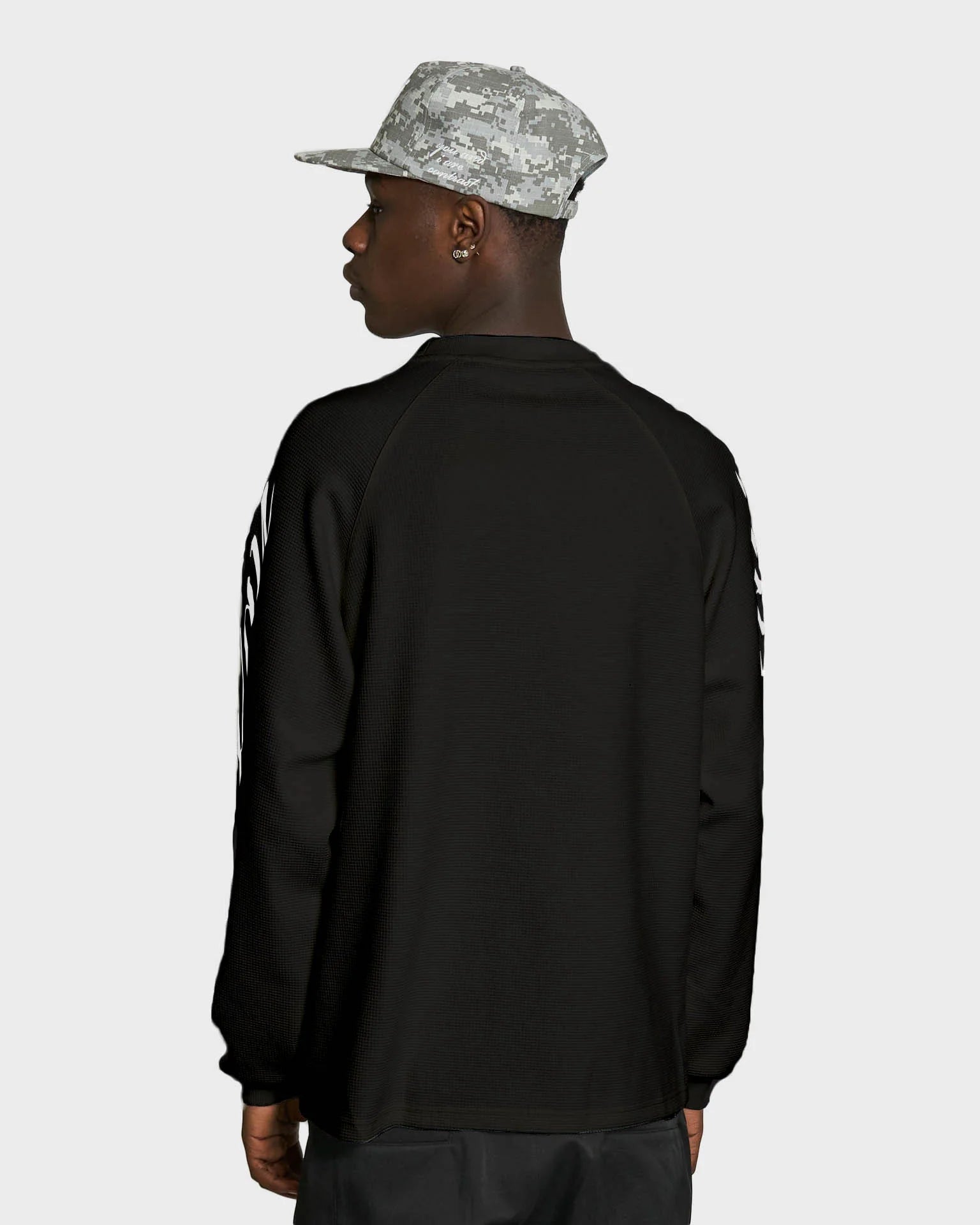Sort Lau Lau T-shirt med "Loop Waffle LS Tee" print, langærmet casual tøj i blødt materiale.