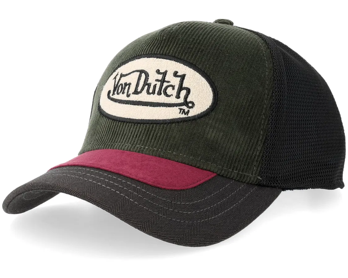 Von Dutch trucker cap med ovalpatch og skjolddesign i olive, rød og sort farver.