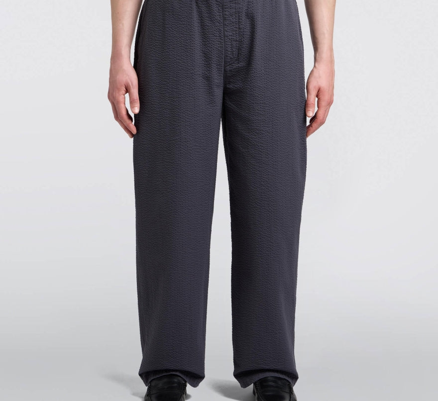 Dark grå EDWIN Edison jeans vist fra front med klassisk pasform og synlige syninger, lavet af denimmateriale.