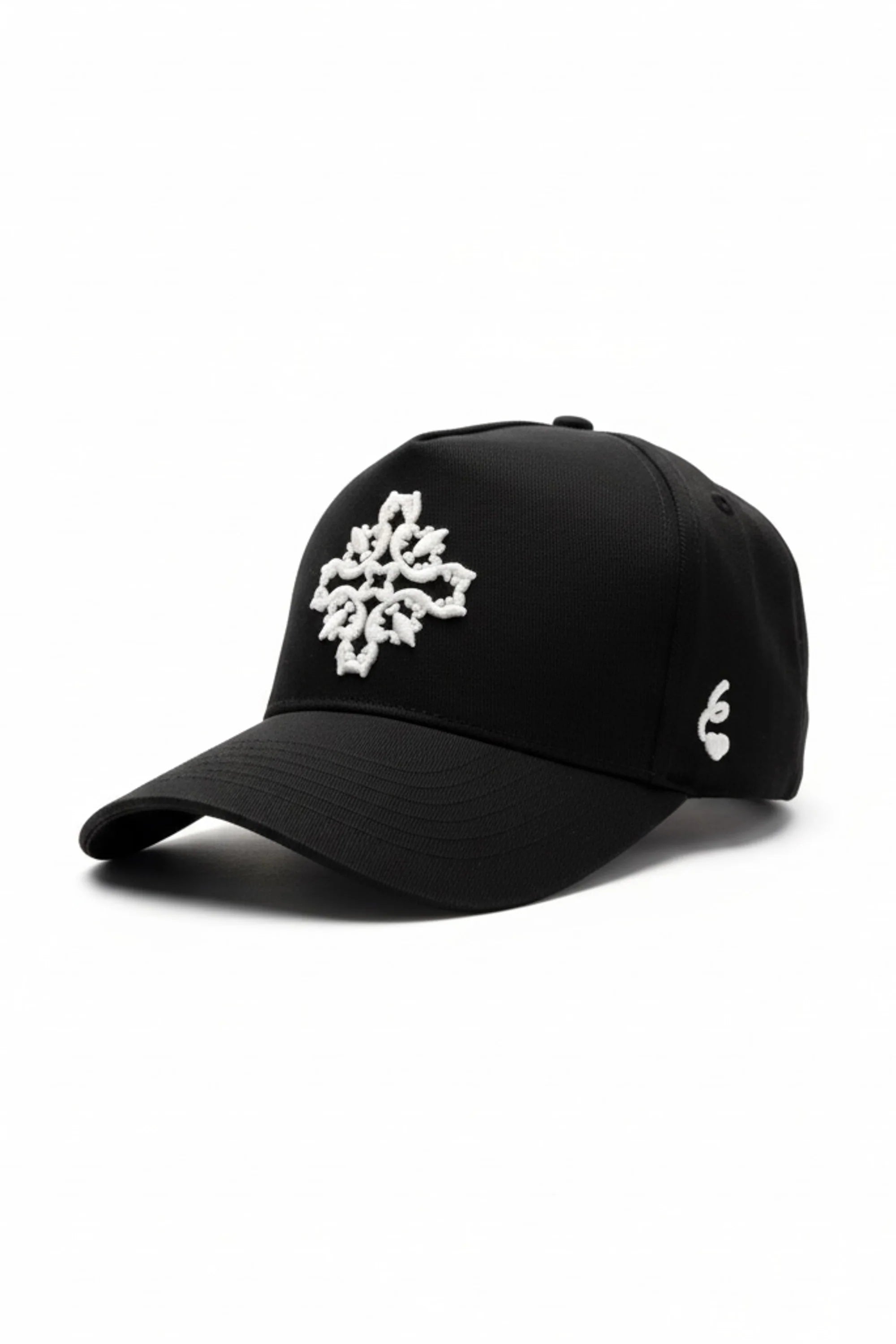 Sort Sixth June Persian Dream Hat cap med bred skygge og logo-tryk, stilfuldt tilbehør i sort.