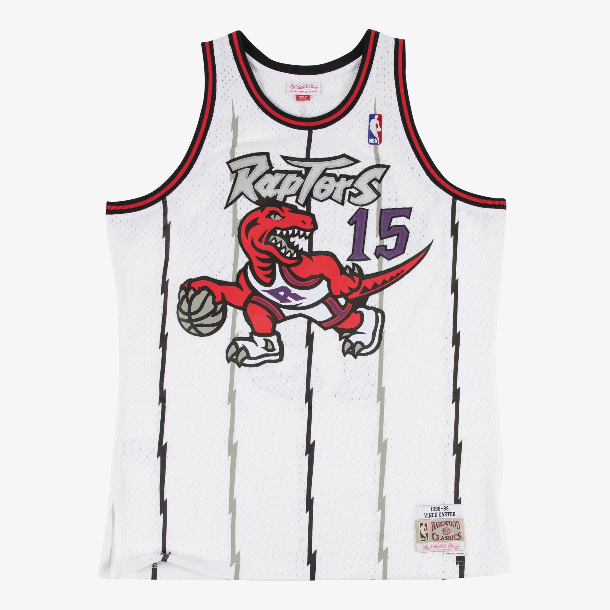 Hvid Mitchell & Ness Vince Carter 1998 Swingman basketballtrøje, klassisk design med detaljer i gråt.
