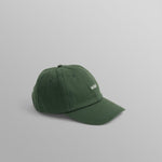 Grøn Spencer sportskasket fra Wax London, bomuldskasket med justerbar rem og sporty design.