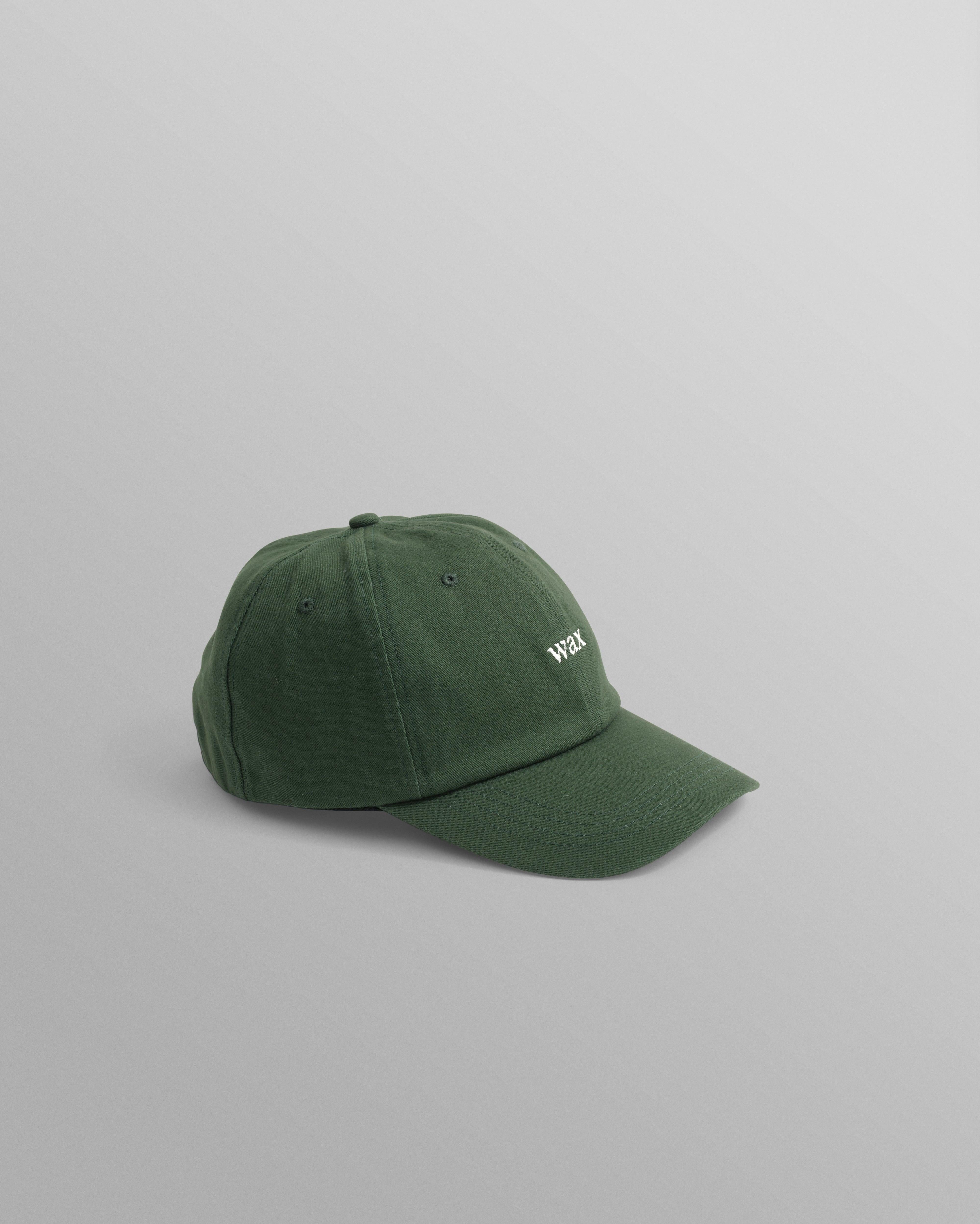 Grøn Spencer sportskasket fra Wax London, bomuldskasket med justerbar rem og sporty design.