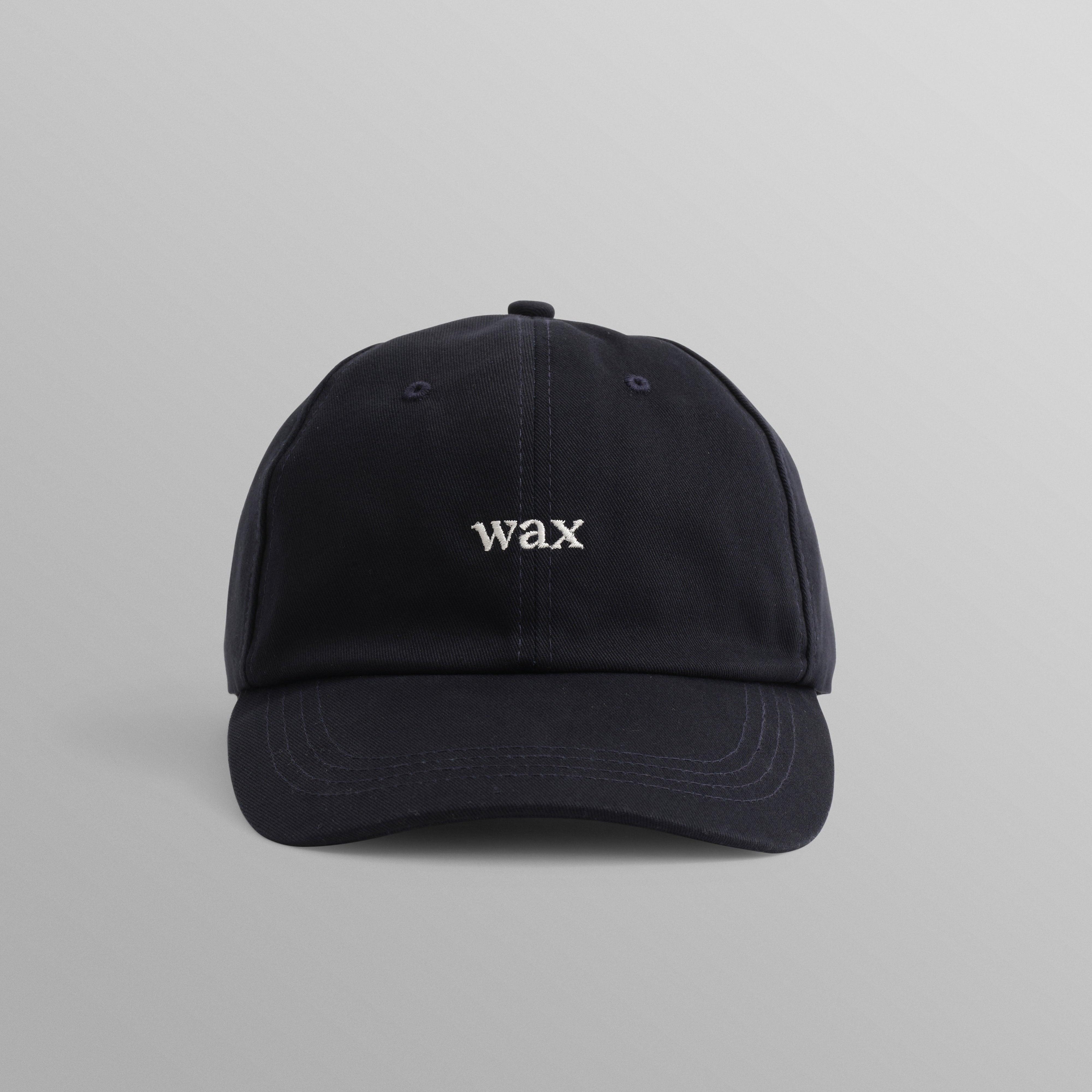 Navy Spencer sport cap fra Wax London med bomuld, afslappet stil og sportsinspireret design, synlig i billedet