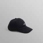 Navy Spencer sport cap fra Wax London med bomuldsstof, afslappet stil og justerbar brem, vist på billedet.