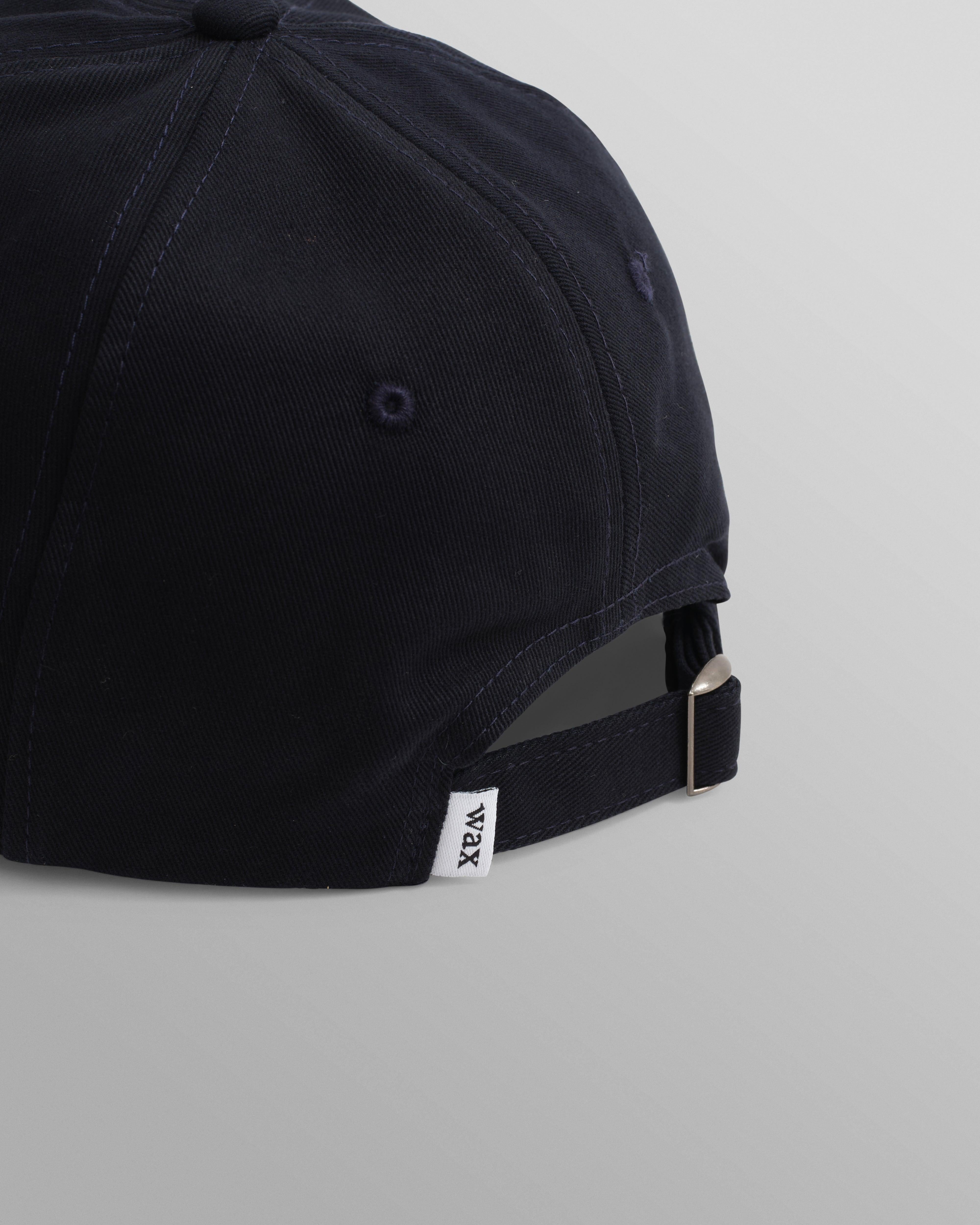 Navy Spencer sportskasket af bomuld fra Wax London med justerbar rem og sporty design.