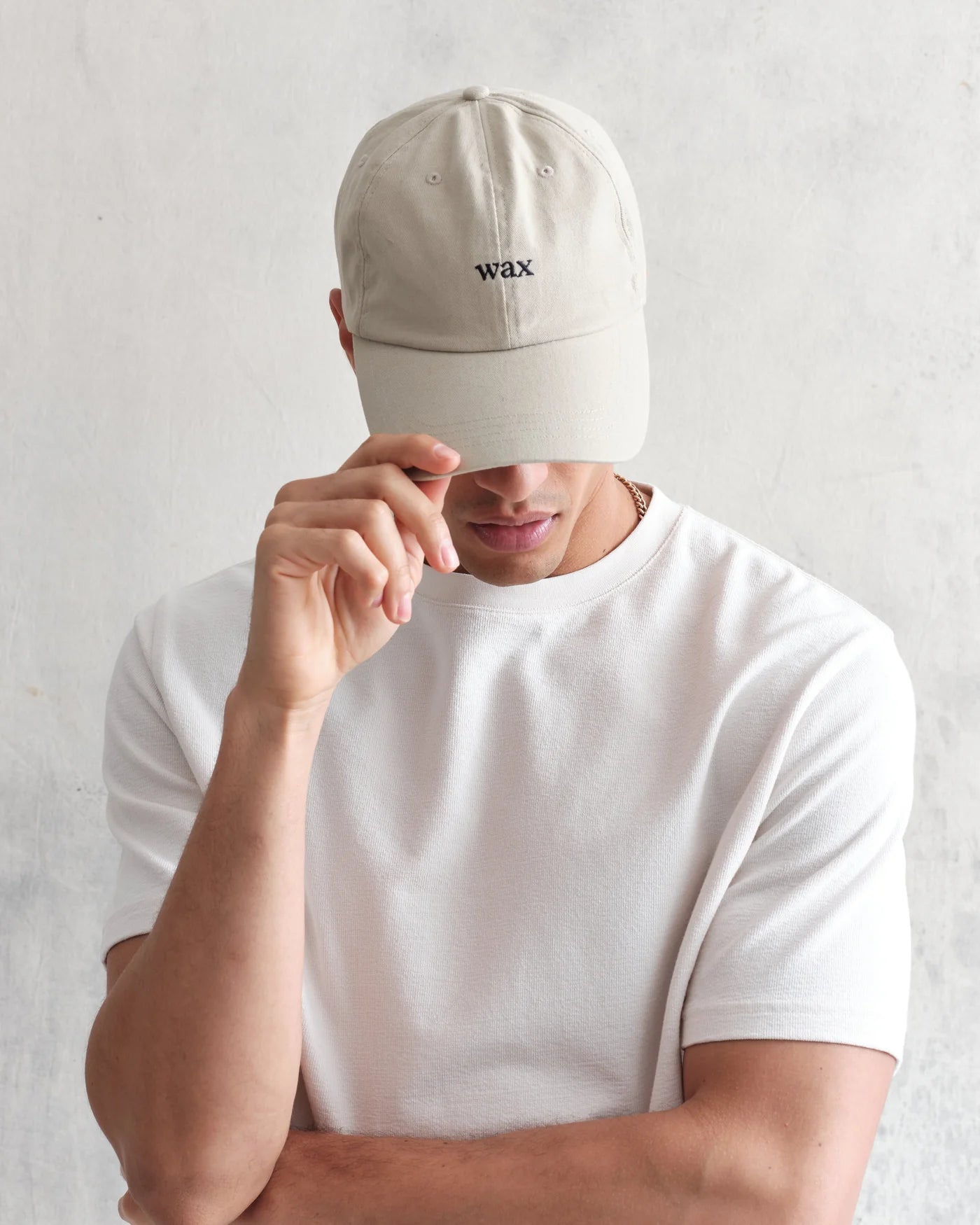 Sports cap i stenfarvet bomuld fra Wax London med justerbart bånd og afslappet stil.