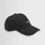 Sort sports cap fra Wax London, Spencer model i vaskemulig 100% bomuld, vises med justerbar spænde og klassisk design.