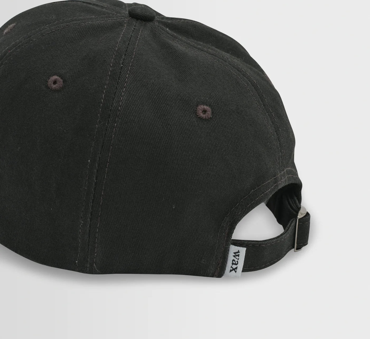 Sort sportskasket fra Wax London, Spencer-model i vaskethvid bomuld med afslappet pasform og sporty stil.