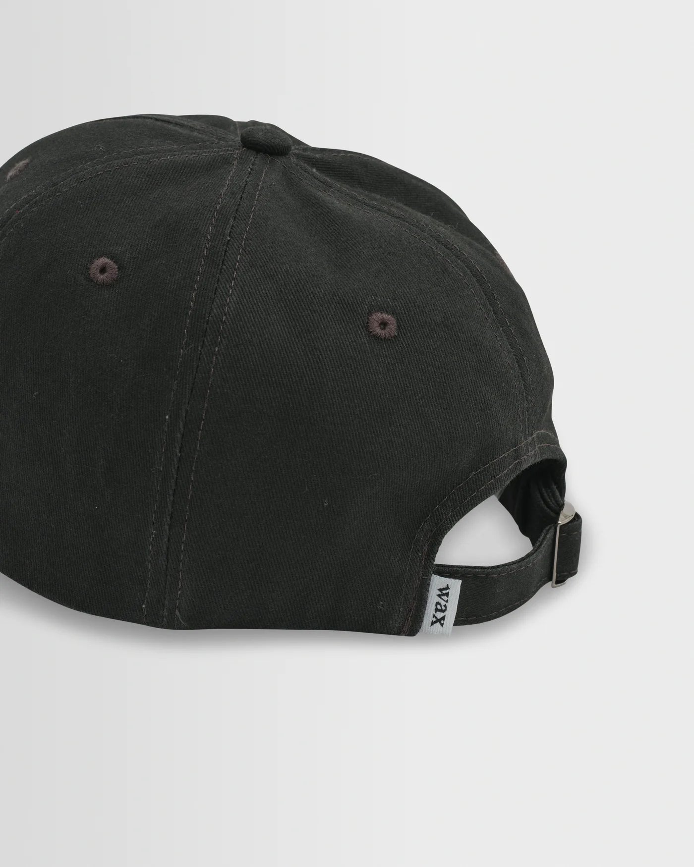 Sort sportskasket fra Wax London, Spencer-model i vaskethvid bomuld med afslappet pasform og sporty stil.